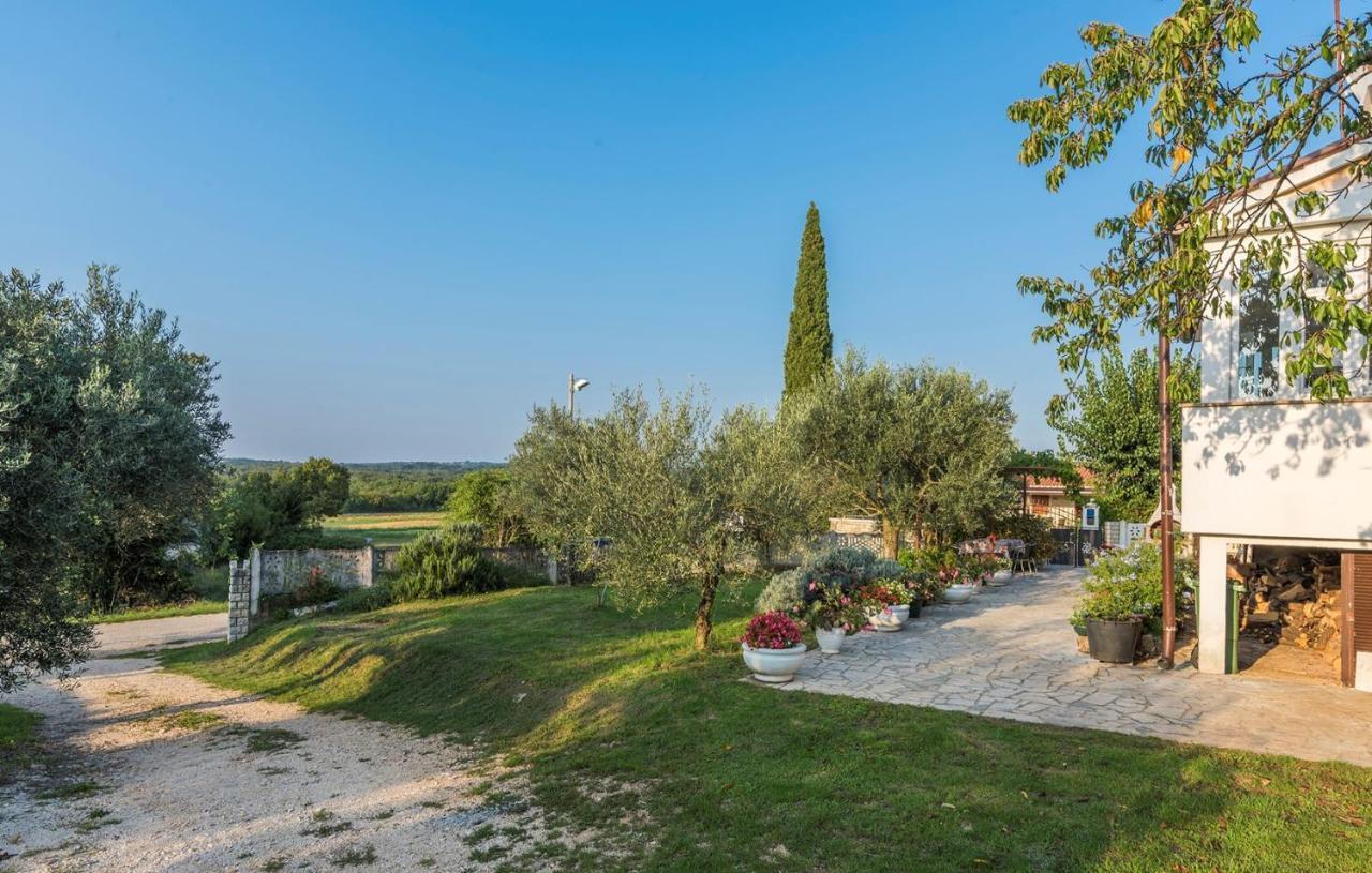 Ferienhaus Zora With Whirlpool Sveti Lovreč Pazenatički المظهر الخارجي الصورة