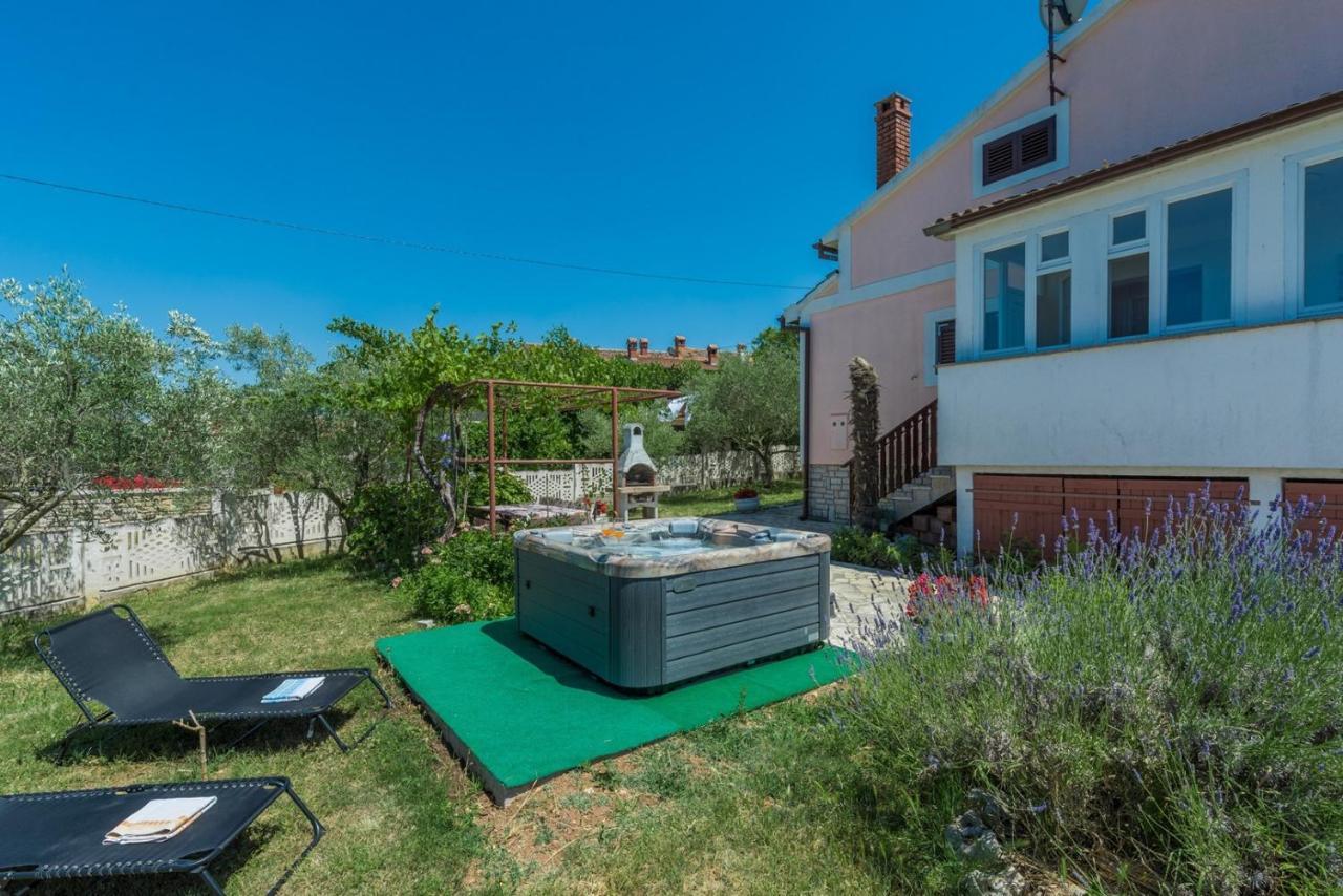 Ferienhaus Zora With Whirlpool Sveti Lovreč Pazenatički المظهر الخارجي الصورة