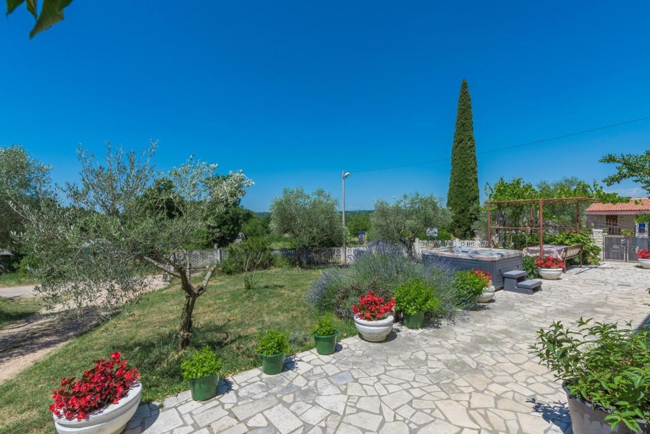 Ferienhaus Zora With Whirlpool Sveti Lovreč Pazenatički المظهر الخارجي الصورة