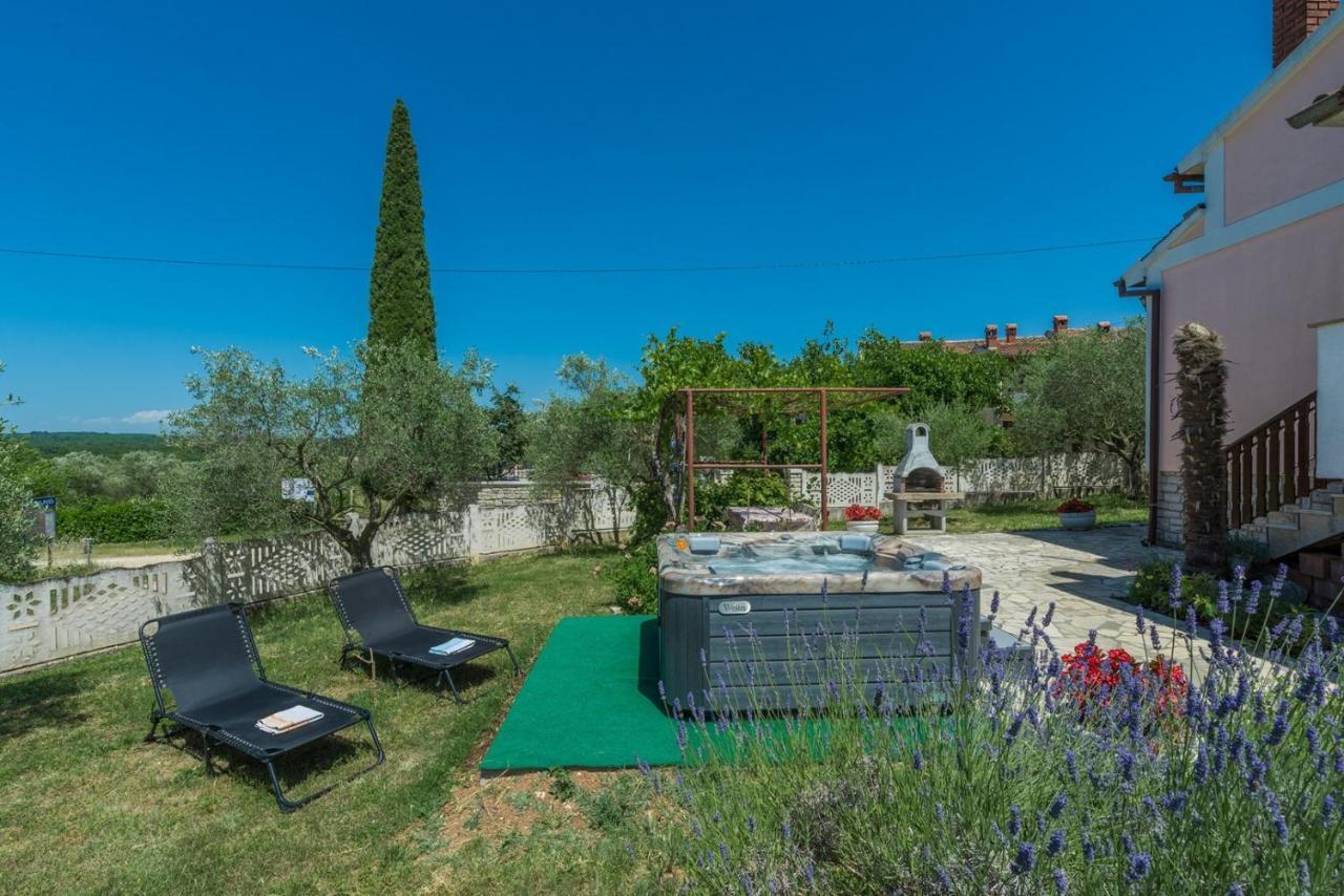 Ferienhaus Zora With Whirlpool Sveti Lovreč Pazenatički المظهر الخارجي الصورة